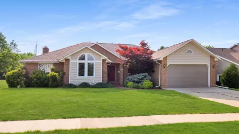 3719 Eastpark Dr, Cedar Falls, IA 50613