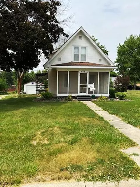 405 Jung Ave, Charles City, IA 50616