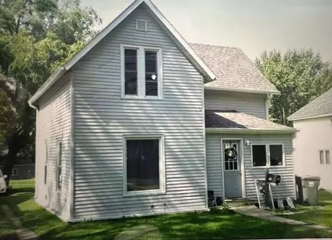128 6th Ave SE, Oelwein, IA 50662