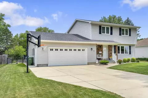 891 Lynkaylee Dr, Waterloo, IA 50701