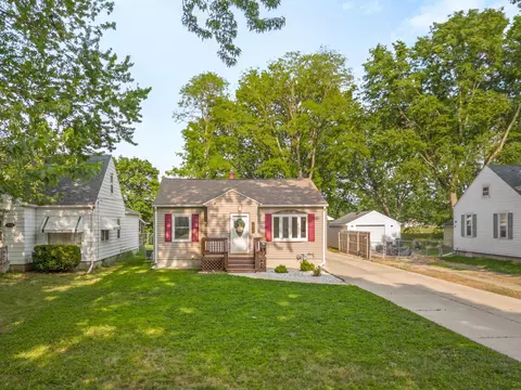 1815 W 7th St, Waterloo, IA 50702