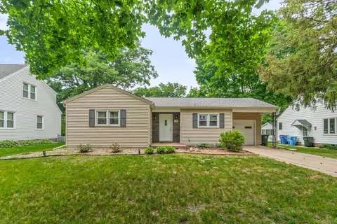 220 Hillside Ave, Waterloo, IA 50701
