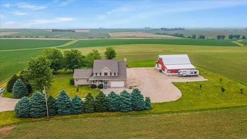2680 232nd St, Independence, IA 50644