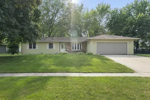 610 Oak Park Blvd, Cedar Falls, IA 50613