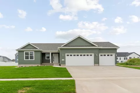 2708 Arbor Ridge Rd, Cedar Falls, IA 50613