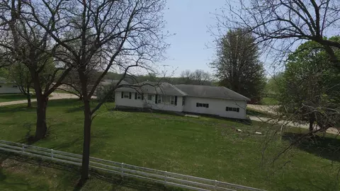 9433 W Marquis Rd, Janesville, IA 50647