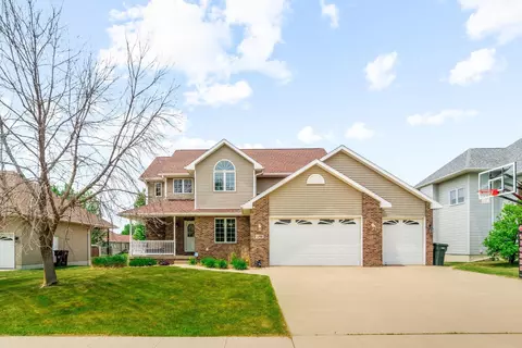 4205 Carlton Dr, Cedar Falls, IA 50613