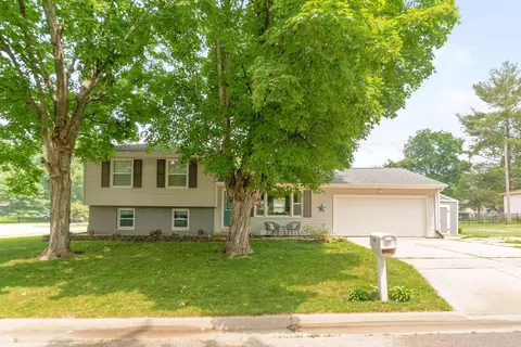 209 Spieker Rd, Waterloo, IA 50701