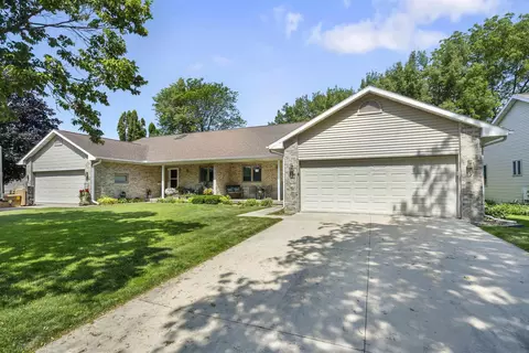 1866 Westchester Rd, Waterloo, IA 50701