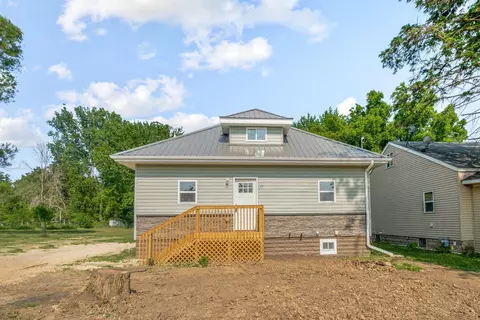 17 SW 5th Ave, Oelwein, IA 50662