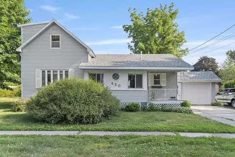 620 SE 4 St, Independence, IA 50644