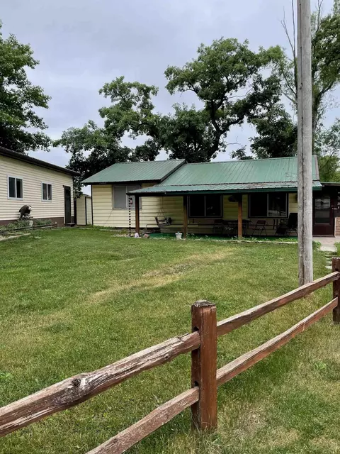 1749 Golf Course Blvd #20, Independence, IA 50644