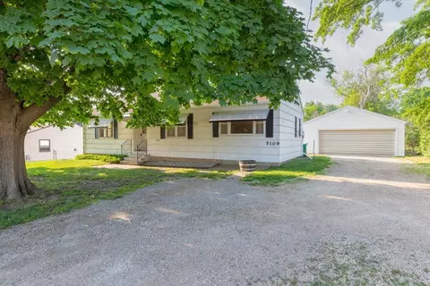 5109 Lafayette Rd, Elk Run Heights, IA 50707