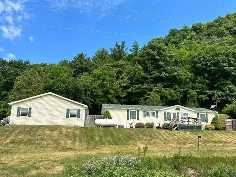 2310 Edwards Ln, Harpers Ferry, IA 52146