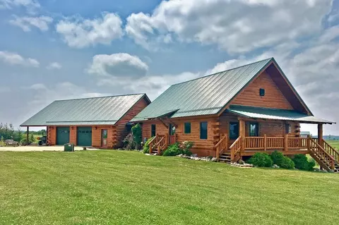 2142 Cota Dr, Harpers Ferry, IA 52146
