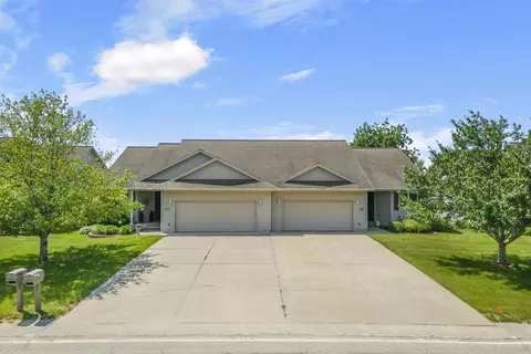 1004 W 13th St, Tama, IA 52339