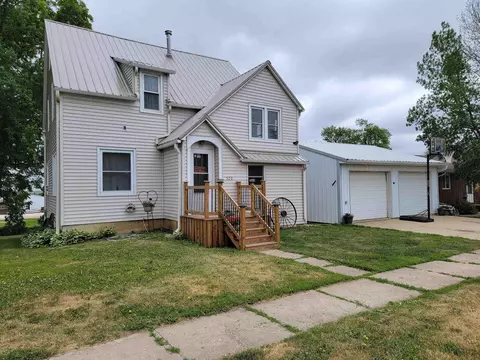 520 County St, Ridgeway, IA 52165