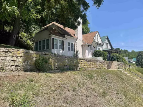 428 Ann St, Mcgregor, IA 52157