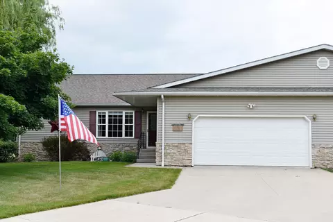 418 S 4th St, Osage, IA 50461