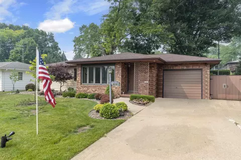 828 Cataract Ave, Waterloo, IA 50702