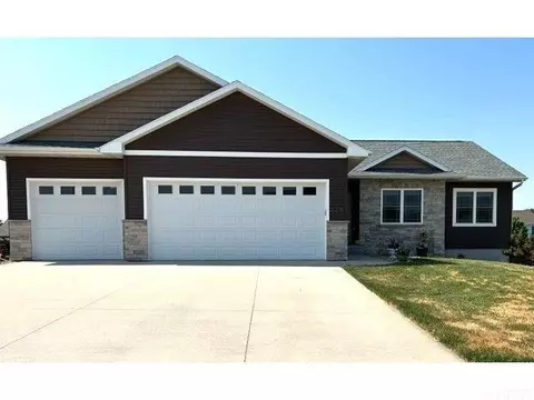 2006 Vera Way, Cedar Falls, IA 50613