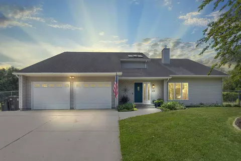 604 Juanita Ave, Cedar Falls, IA 50613