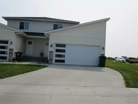873 Grindstone Cir, Waterloo, IA 50702