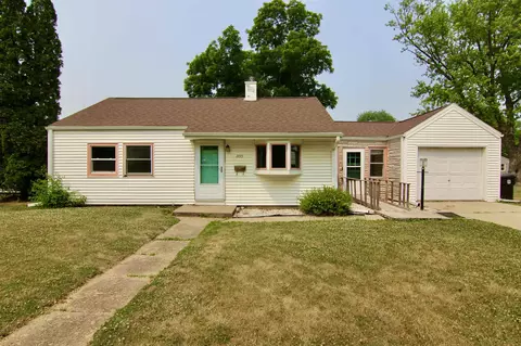 2015 State St, Cedar Falls, IA 50613