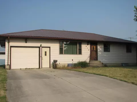414 S 6th St, Winthrop, IA 50682
