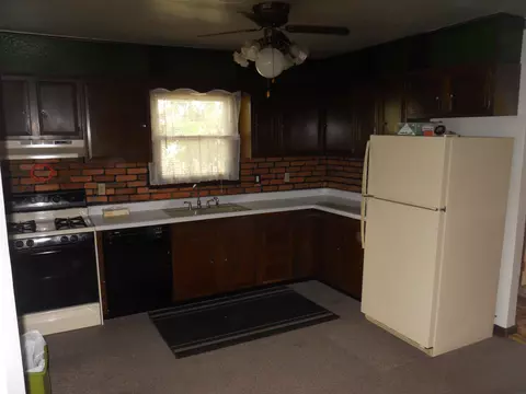650 Maxwell St, Waterloo, IA 50701 photo 3