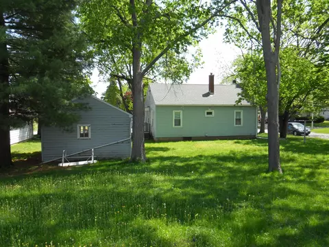650 Maxwell St, Waterloo, IA 50701 photo 2