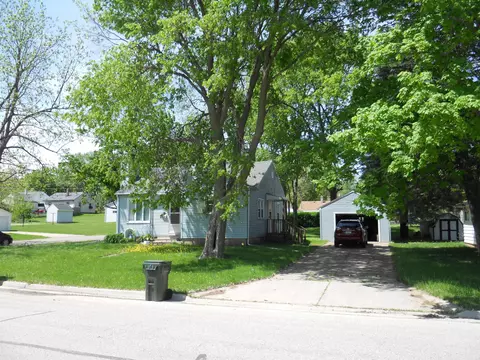 650 Maxwell St, Waterloo, IA 50701