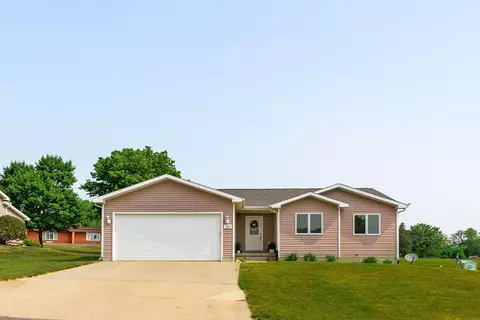 805 3rd Ave, Parkersburg, IA 50665