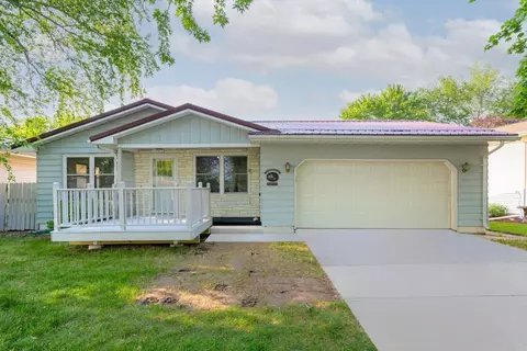 1912 Coachman Dr, Waterloo, IA 50701