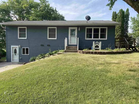 108 NW 11 Ave, Waukon, IA 52172