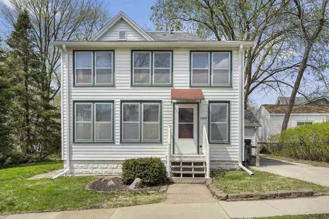 1409 Washington St #A & B, Cedar Falls, IA 50613