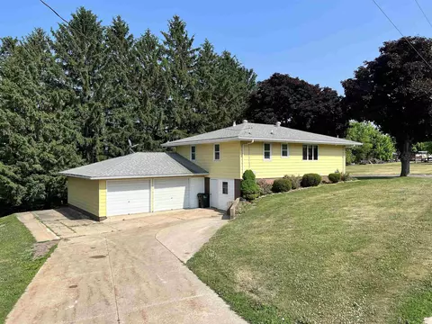119 Hill St, Postville, IA 52162