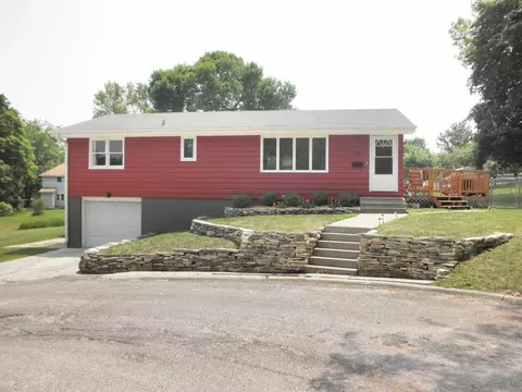 236 Riverview Dr, Forest City, IA 50436