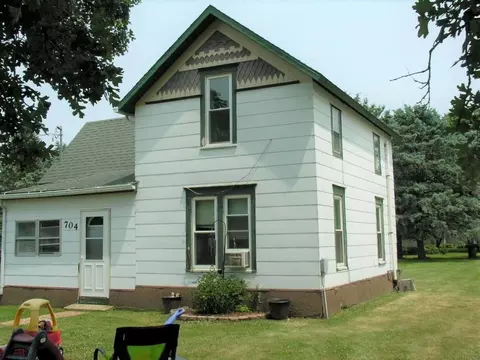 704 Woodland Ave, Riceville, IA 50466