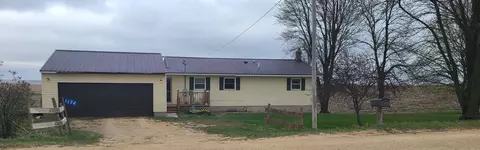 1174 295 Ave, Colesburg, IA 52035