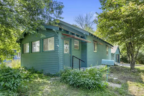 3021 Rainbow Dr, Cedar Falls, IA 50613