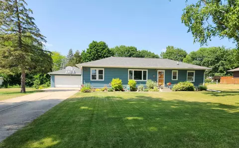 1822 Primrose Dr, Cedar Falls, IA 50613