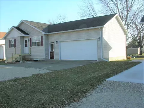 226 Oak St, Osage, IA 50461