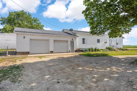 1385 227th Ave, Greeley, IA 52050