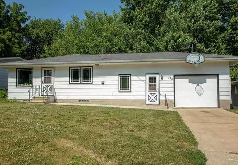 213 1st St, Parkersburg, IA 50665