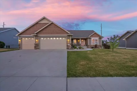 4755 Yellowstone Dr, Waterloo, IA 50701