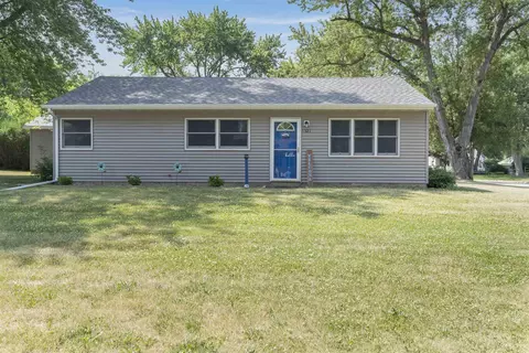 1321 Lilac Ln, Cedar Falls, IA 50613