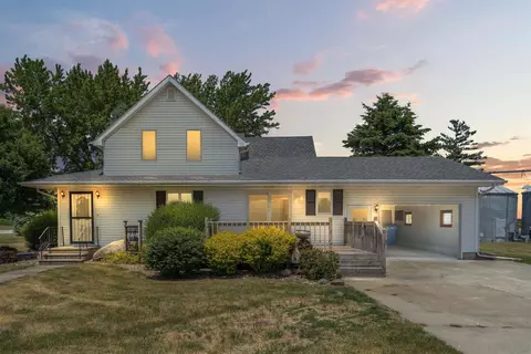 8510 Wagner Rd, Cedar Falls, IA 50613
