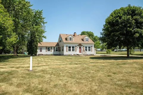 5524 Ranchero Rd, Cedar Falls, IA 50613