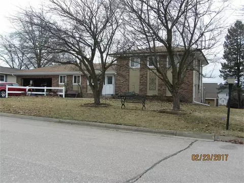 1504 Cantebury Cir, Grundy Center, IA 50638